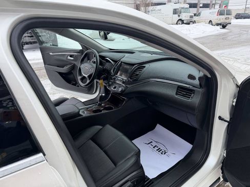 Used 2014 Chevrolet Impala LT w/ Convenience Package image 15