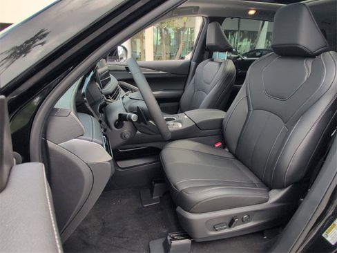 New 2026 INFINITI QX60 Luxe w/ Family Package image 5
