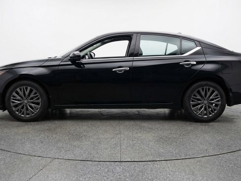 Used 2025 Nissan Altima 2.5 SV FWD image 4