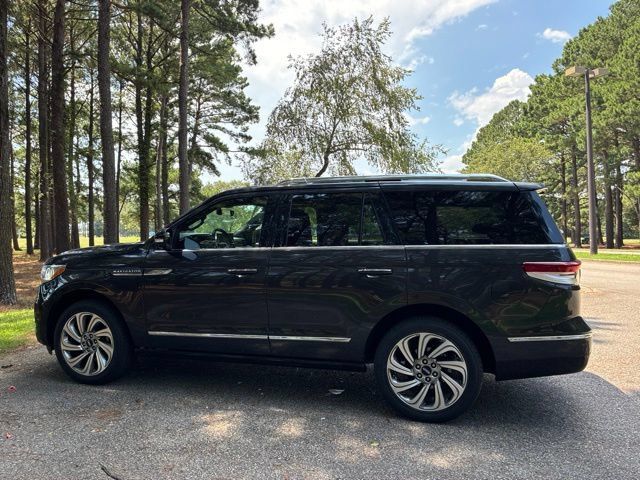 Certified 2023 Lincoln Navigator Reserve AWD/4WD image 6