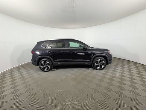 Used 2025 Volkswagen Taos SE AWD/4WD image 31