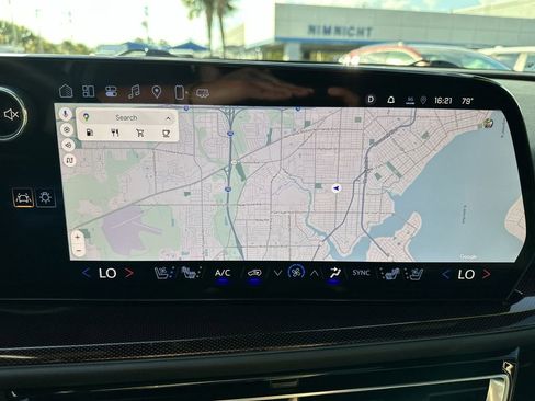 Used 2025 Chevrolet Traverse RS image 24