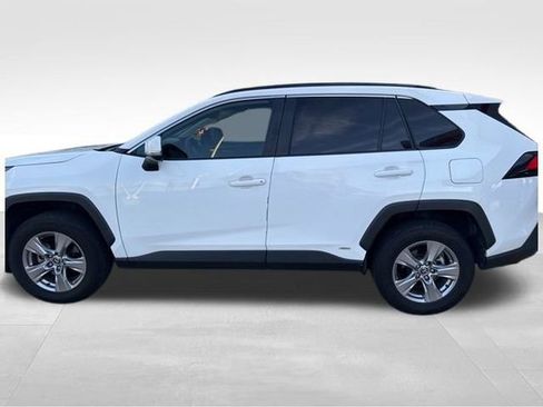 Used 2022 Toyota RAV4 XLE image 12