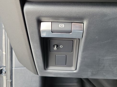 Used 2024 Land Rover Defender 110 Carpathian Edition AWD/4WD image 21