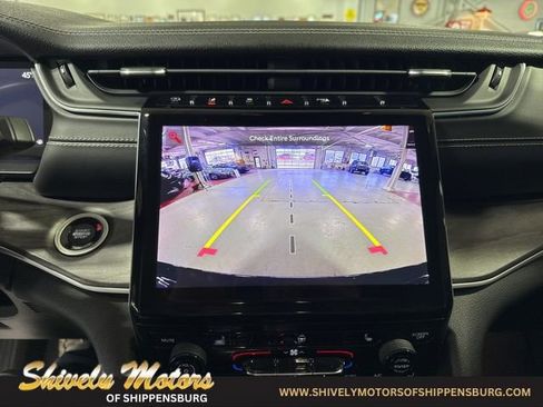 Used 2022 Jeep Grand Cherokee Limited image 19