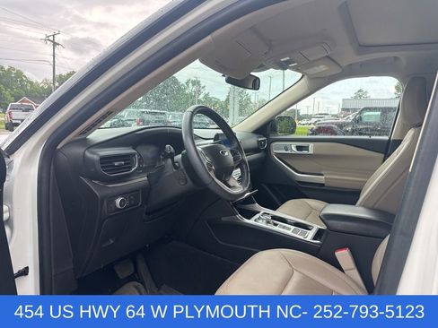 Certified 2022 Ford Explorer Limited w/ Equipment Group 301A RWD image 8