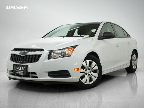 Used 2013 Chevrolet Cruze LS FWD image 1