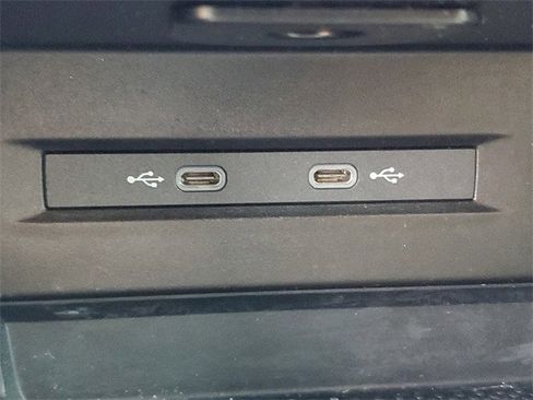 Certified 2025 Volkswagen Taos SE image 26