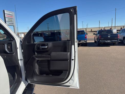 Used 2021 Chevrolet Silverado 1500 LTZ AWD/4WD image 18