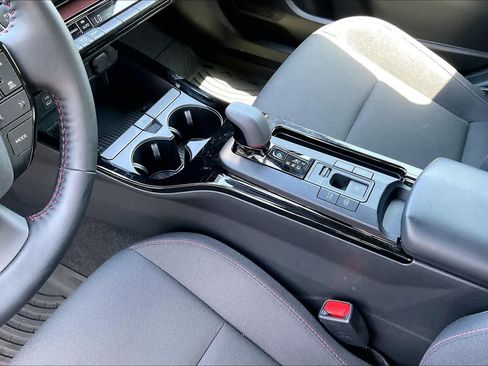 Used 2026 Toyota Prius Plug-In Hybrid FWD image 16