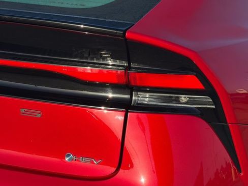 Used 2025 Toyota Prius XLE FWD image 30