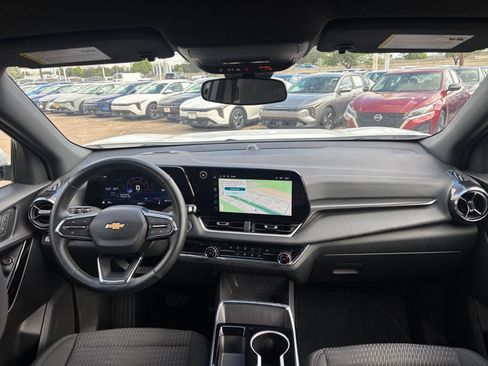 Used 2025 Chevrolet Equinox LT FWD image 34
