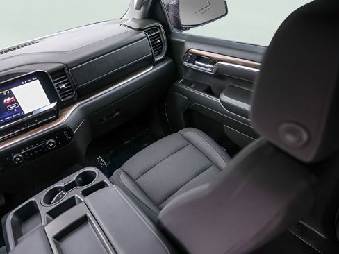 Used 2025 Chevrolet Silverado 1500 LT w/ Convenience Package II image 30