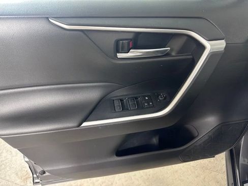 Used 2022 Toyota RAV4 XLE w/ Carpet Mat Package (TMS) AWD/4WD image 18