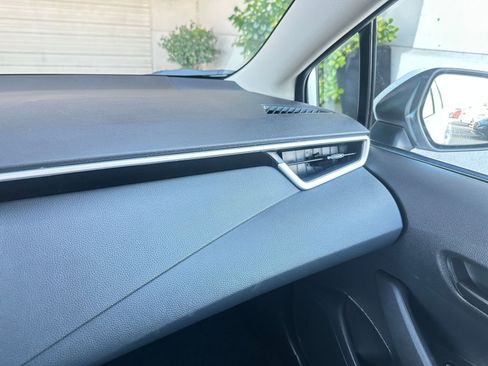 Used 2025 Toyota Corolla LE image 35