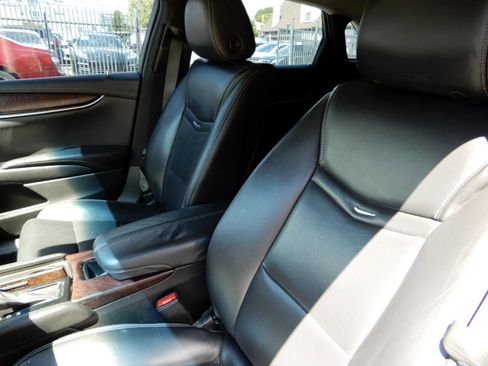 Used 2019 Cadillac XTS Luxury image 12