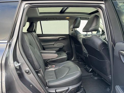 Used 2022 Toyota Highlander Platinum image 10