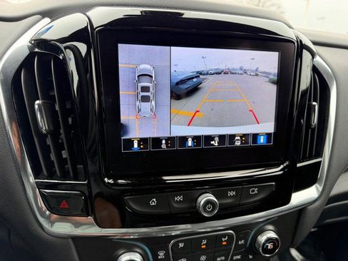 Used 2023 Chevrolet Traverse RS image 23