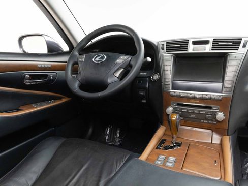 Used 2011 Lexus LS 460 w/ Sport Pkg RWD image 12