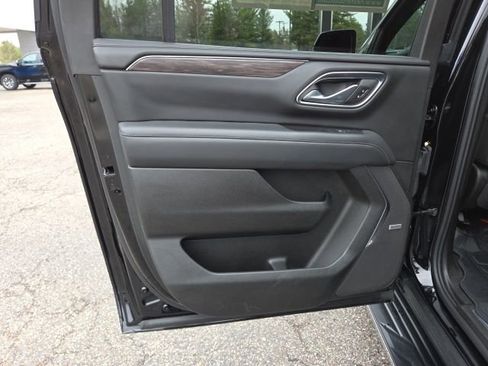 Used 2023 Chevrolet Suburban LT w/ Luxury Package image 26