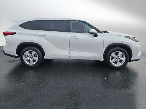 Used 2023 Toyota Highlander LE image 38