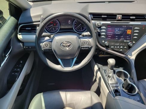 Used 2019 Toyota Camry XLE FWD image 16
