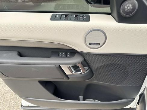 Used 2023 Land Rover Discovery Metropolitan Edition image 20