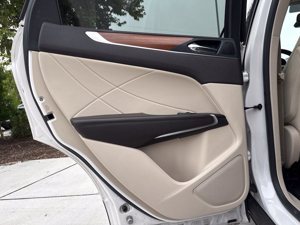 Used 2019 Lincoln MKC Select w/ Select Plus Package FWD image 19