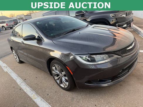 Used 2015 Chrysler 200 S w/ Comfort Group image 1