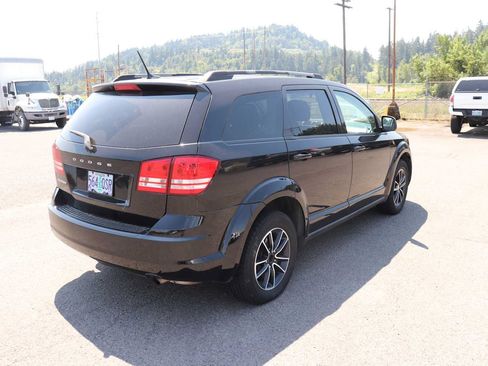 Used 2017 Dodge Journey SE w/ Flexible Seating Group FWD image 5