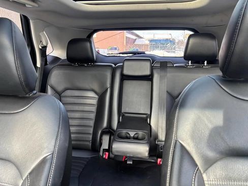 Used 2017 Ford Edge SEL w/ Equipment Group 201A image 3