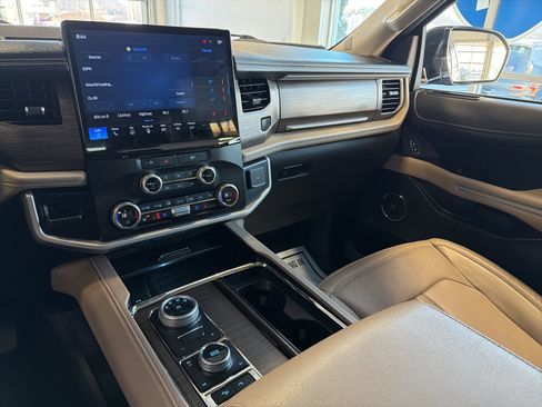 Used 2024 Ford Expedition Max Limited image 25