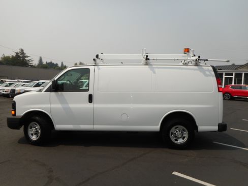 Used 2016 Chevrolet Express 2500 w/ Cold Climate Package RWD image 6