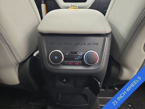 New 2026 Ford Explorer Platinum w/ LUX Leather Package AWD/4WD image 15