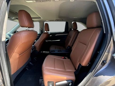 Used 2018 Toyota Highlander Limited AWD/4WD image 23
