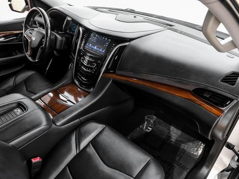 Used 2019 Cadillac Escalade ESV Premium Luxury RWD image 10