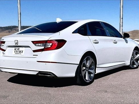 Used 2018 Honda Accord Touring image 5