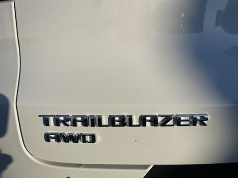 Used 2025 Chevrolet TrailBlazer LT w/ LT Cold Weather Package image 16