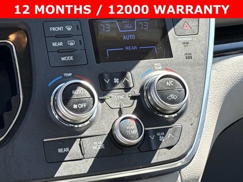 Used 2017 Toyota Sienna XLE Premium image 22