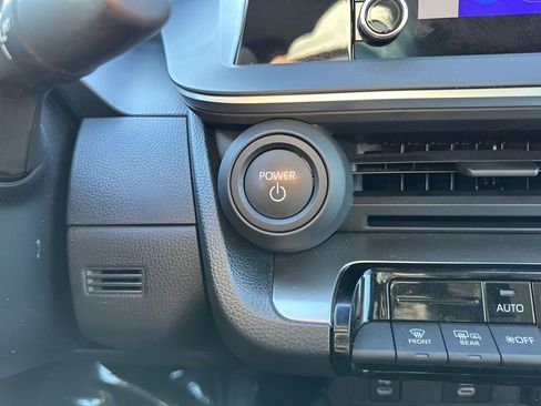 Used 2024 Toyota Prius LE image 19