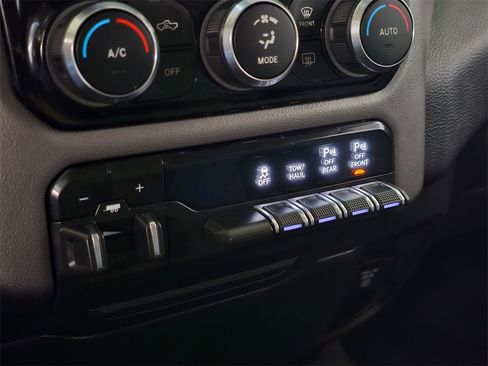 Used 2019 RAM 1500 Big Horn image 33