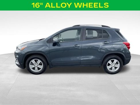 Used 2021 Chevrolet Trax LT w/ LT Convenience Package FWD image 7
