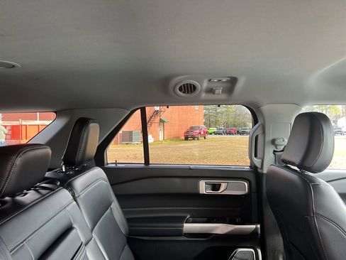 Used 2024 Ford Explorer Limited image 36