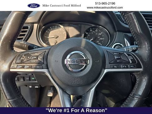 Used 2017 Nissan Rogue SV w/ SV Premium Package AWD/4WD image 9