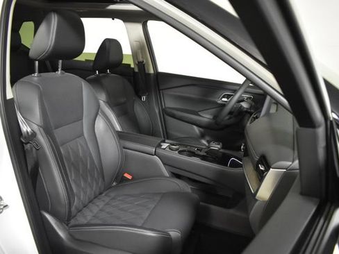 Certified 2026 Nissan Rogue Platinum w/ Platinum Premium Package AWD/4WD image 37
