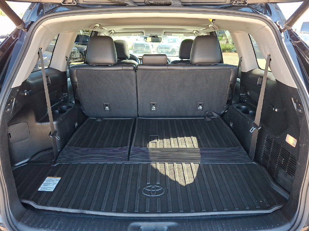 Used 2017 Toyota Highlander XLE AWD/4WD image 29