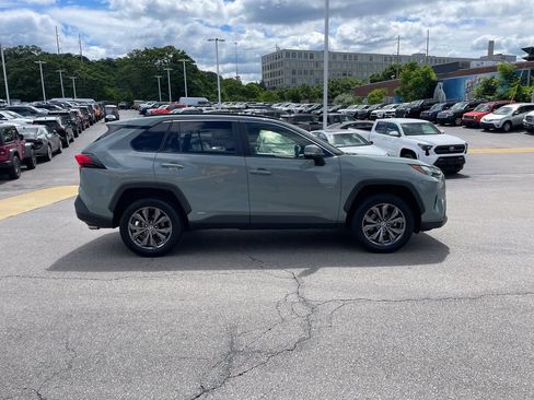 Used 2023 Toyota RAV4 XLE Premium AWD/4WD image 7
