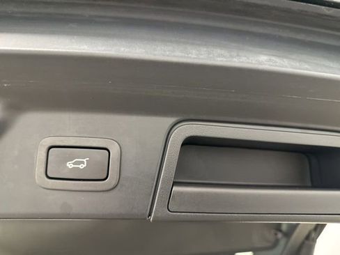 Used 2021 Land Rover Range Rover Velar R-Dynamic S image 27