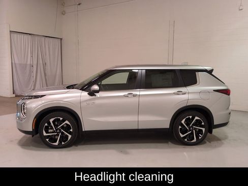 New 2025 Mitsubishi Outlander SE image 7