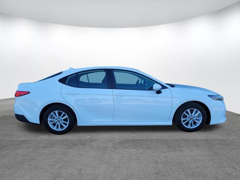Used 2025 Toyota Camry LE FWD image 4